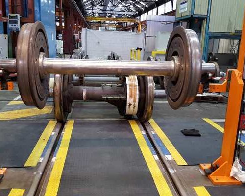hydraulic device train bearing lifting
