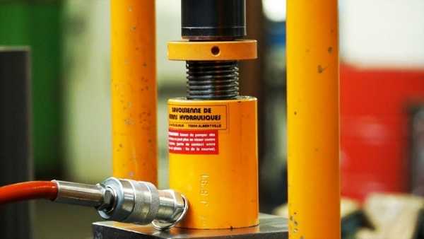 hydraulic equipment controls