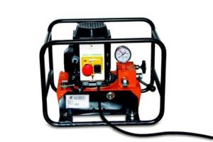 <b>Gamme E-B-8</b> <br>Centrale hydraulique simple débit - 0,6l/min - 700 bars